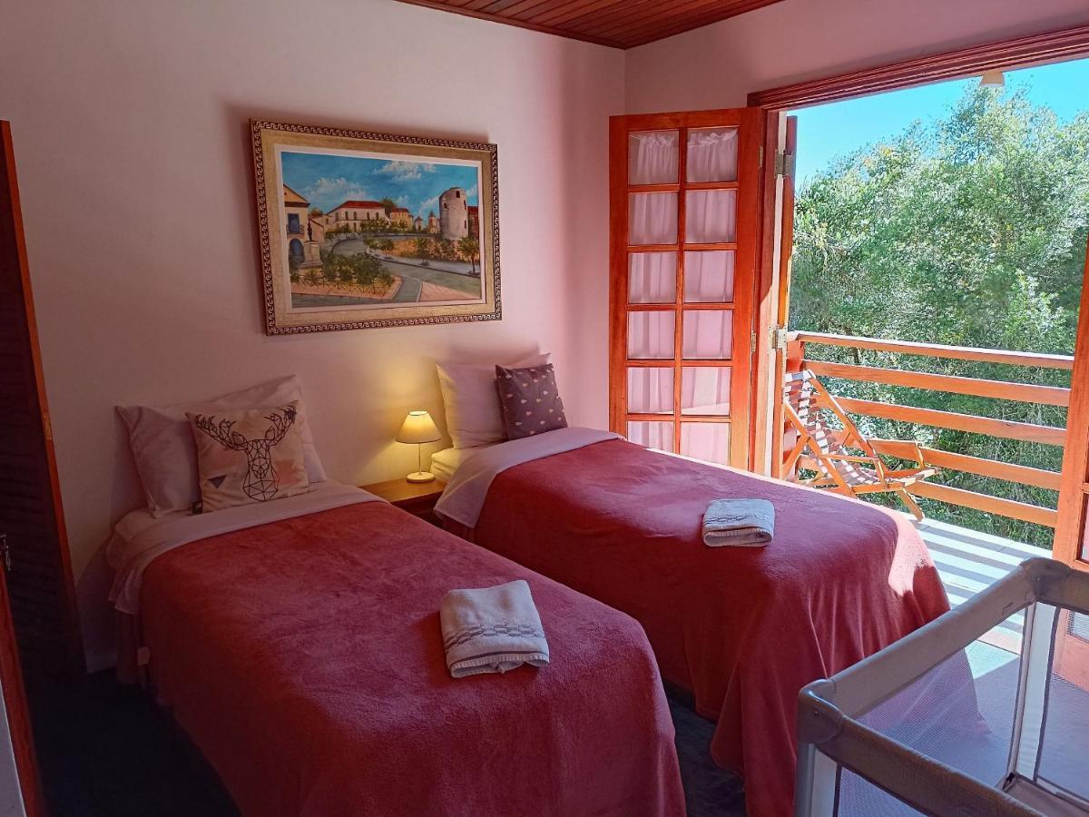 Chale Belga Em Condominio - 1,2 Km Do Centro Turistico Capivari Кампус-ду-Жордау Экстерьер фото