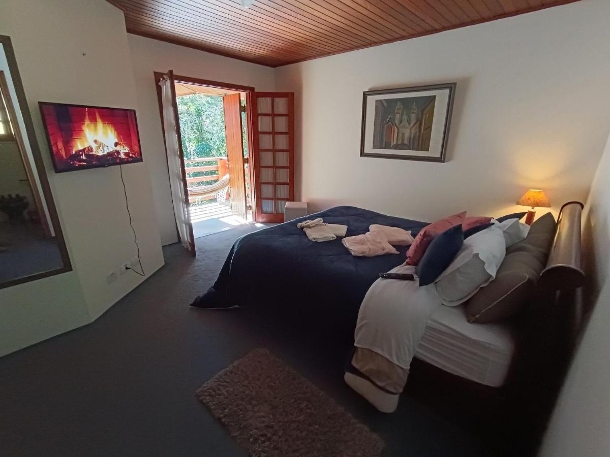 Chale Belga Em Condominio - 1,2 Km Do Centro Turistico Capivari Кампус-ду-Жордау Экстерьер фото